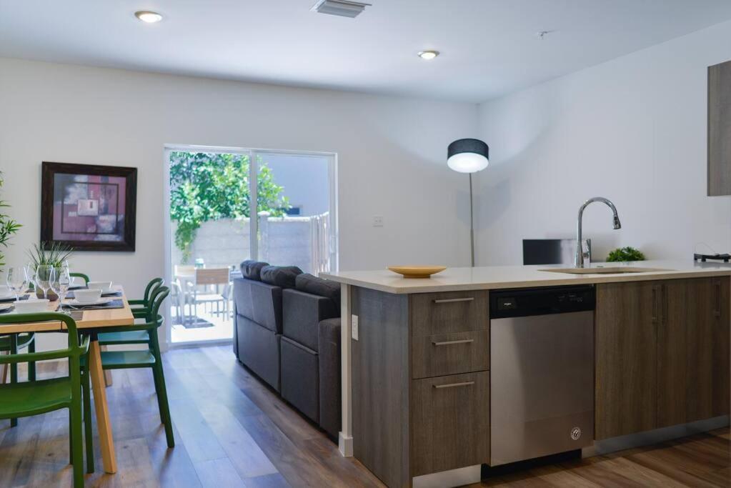 Apartamento Awesome Townhouse 15 Minutes From The